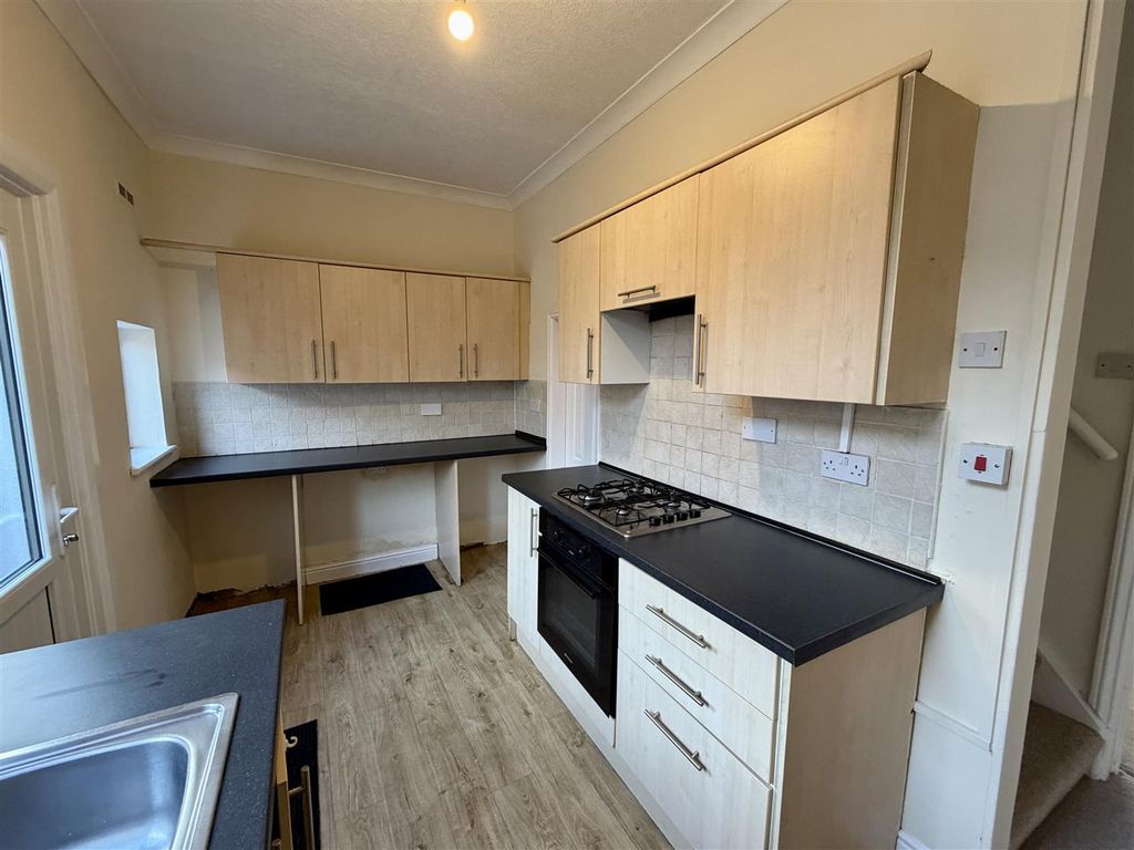 Property photo 3 of 6 Kitchen