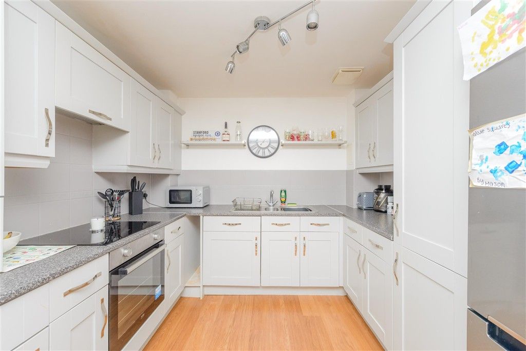 Property photo 3 of 9 Kitchen