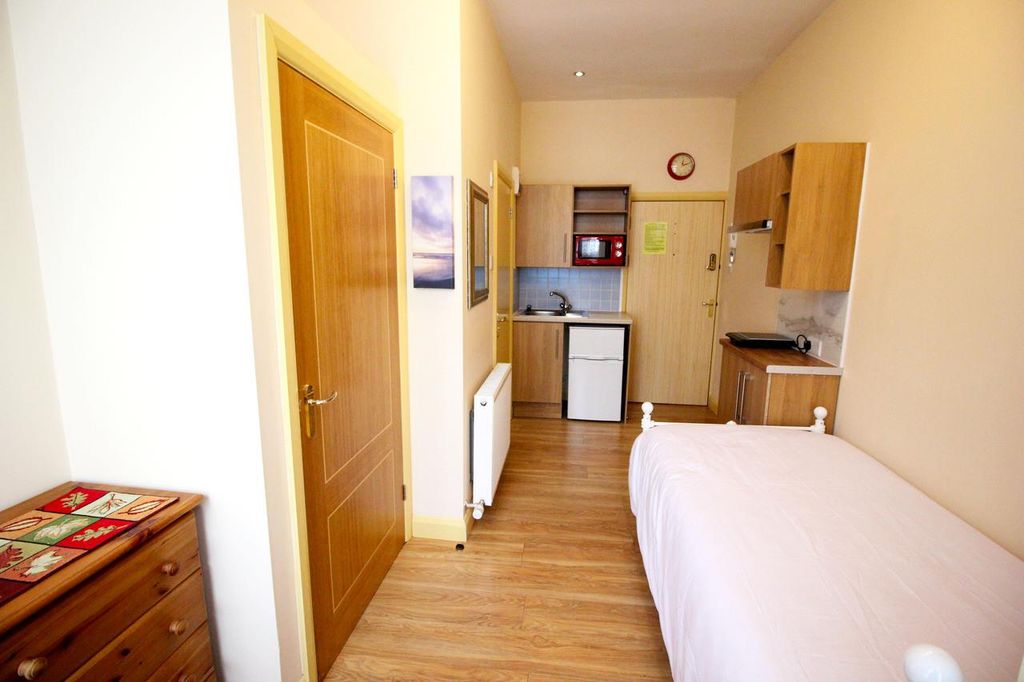 Property photo 2 of 10 Queens Road, Studio 2