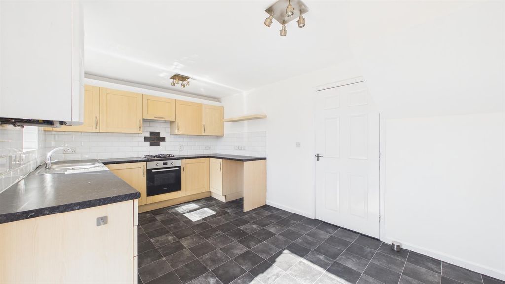 Property photo 3 of 22 Cam05101G0-Pr0161-Still024.Jpg