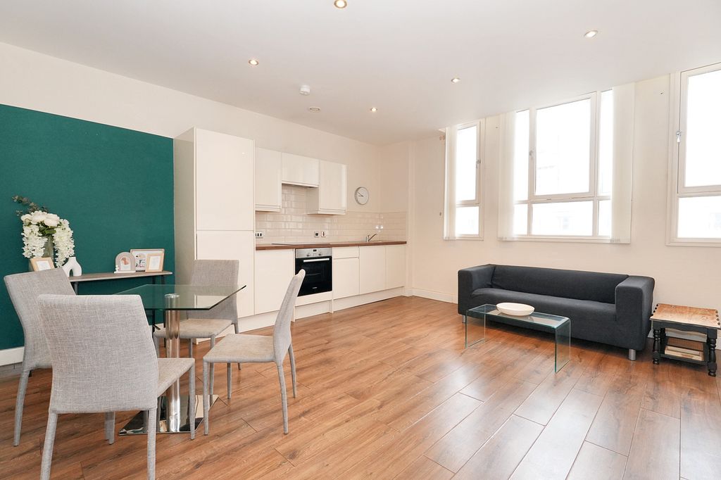 Property photo 2 of 9