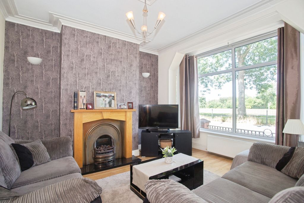 Property photo 2 of 15 Sitting Room