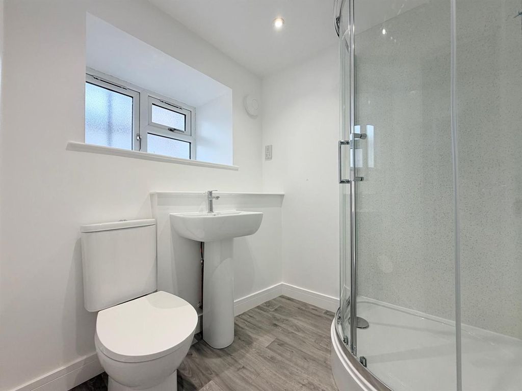 Property photo 1 of 4 Shower Room