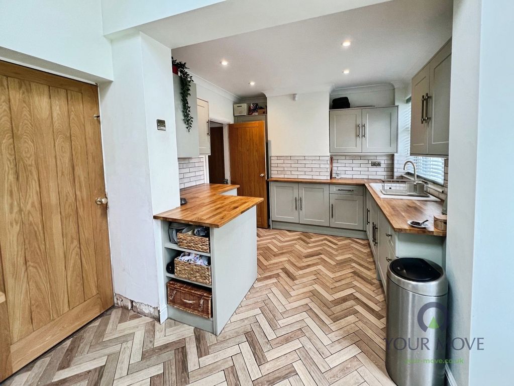 Property photo 2 of 21 Kitchen