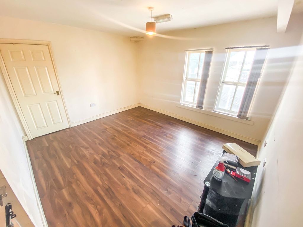 Property photo 3 of 9 Living/Bedroom