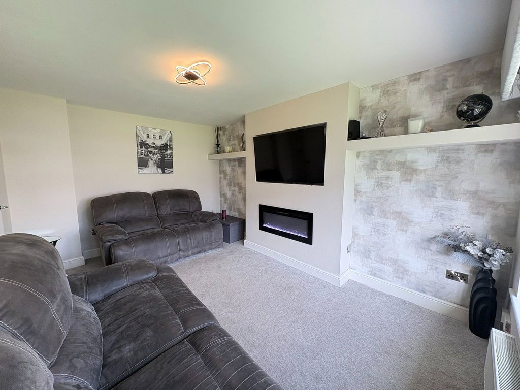 Property photo 2 of 30