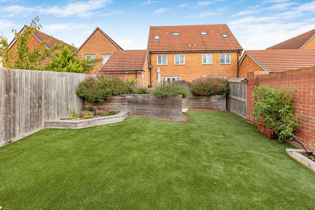 Property photo 2 of 27