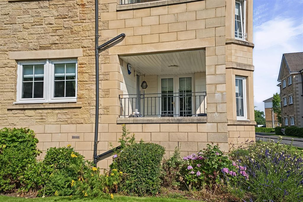 Property photo 2 of 32 Hamilton Park North-4.Jpg