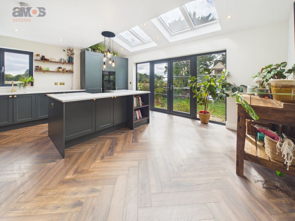 Property photo 1 of 33 5519941