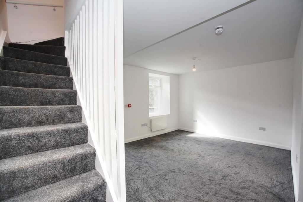 Property photo 2 of 11 Studio &amp; Staircase