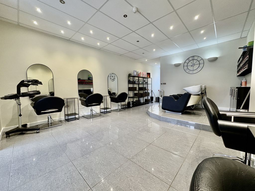 Property photo 1 of 7 Turnkey Hair Salon For Sale