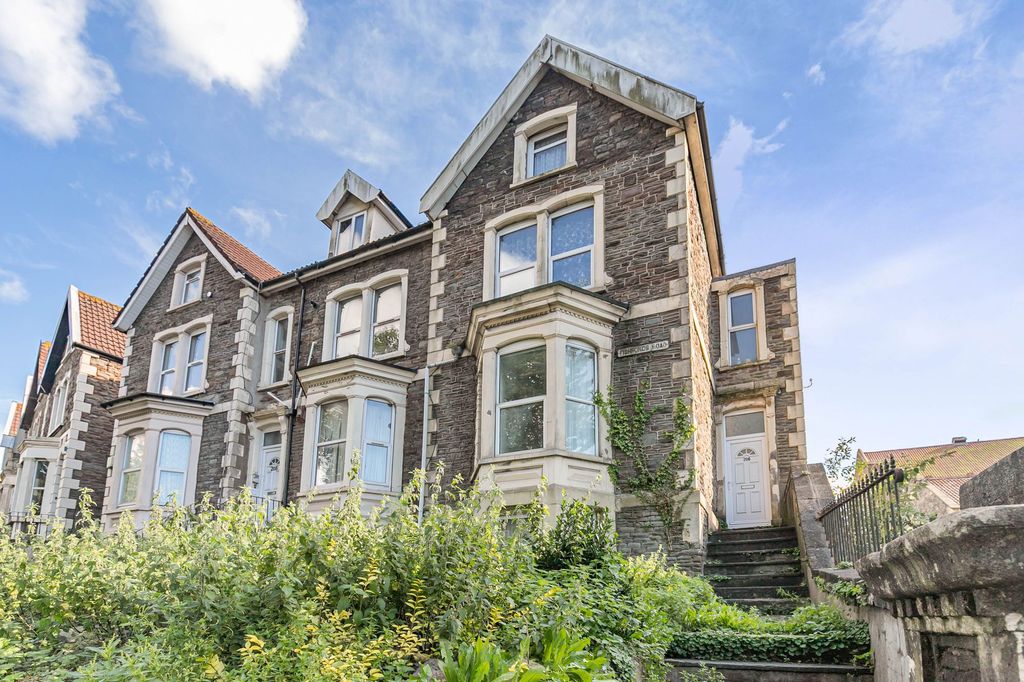 Property photo 1 of 15 Photo 4