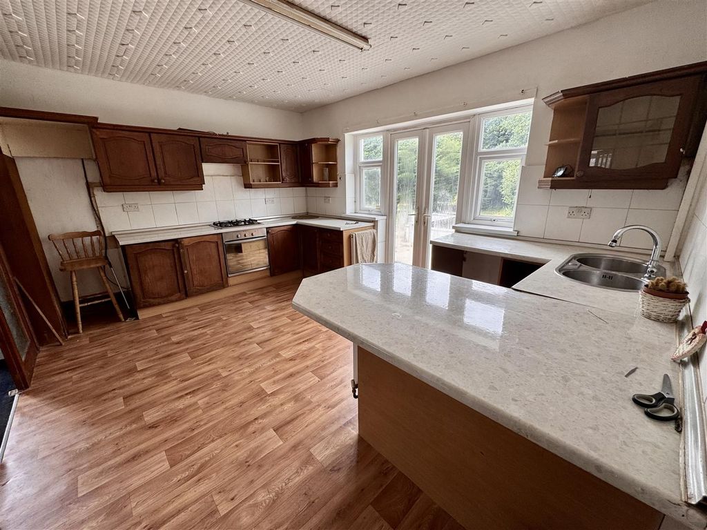 Property photo 3 of 15 Kitchen