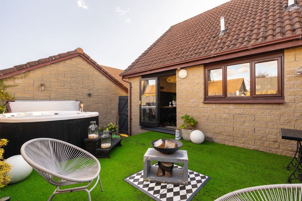 Property photo 1 of 28 Rear Garden