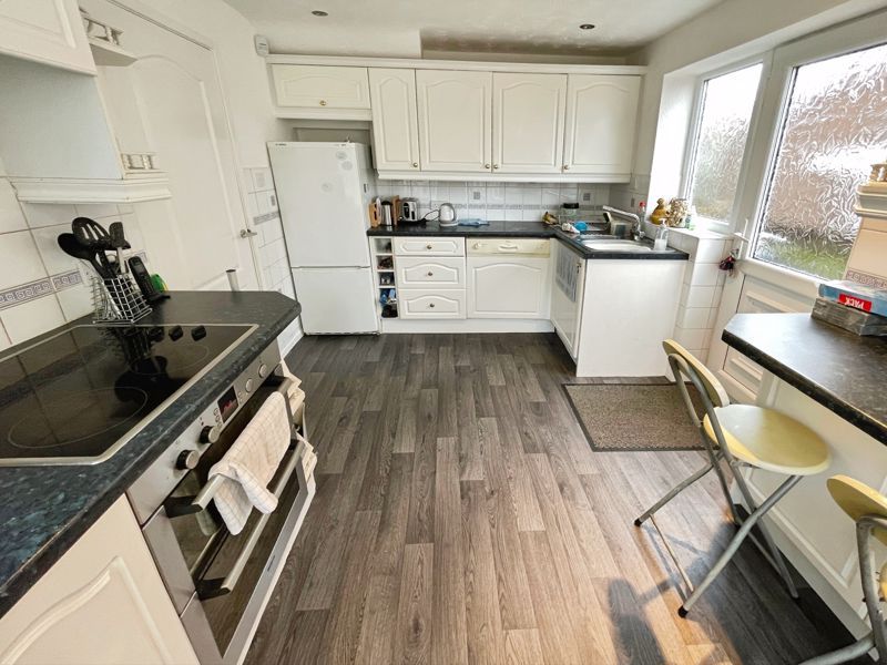 Property photo 3 of 20 Kitchen