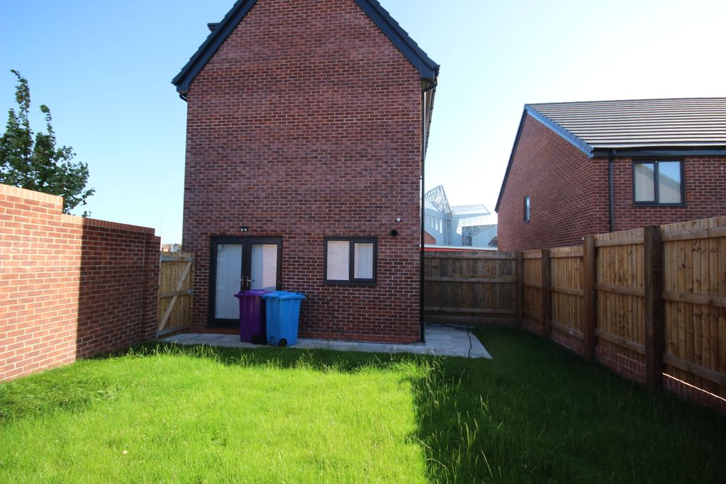 Property photo 2 of 19