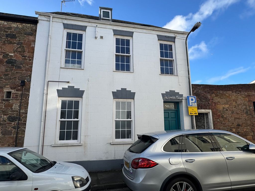 Property photo 1 of 8