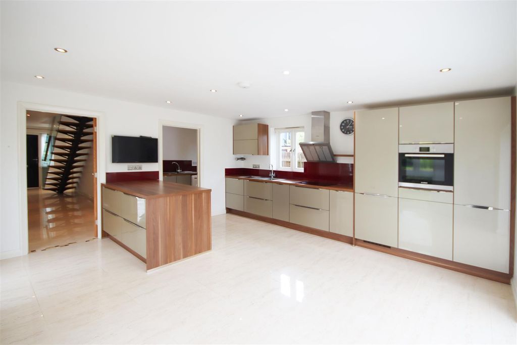 Property photo 2 of 18 Kitchen.Jpg