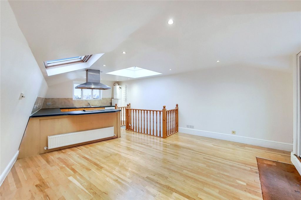 Property photo 2 of 9 Picture No. 14