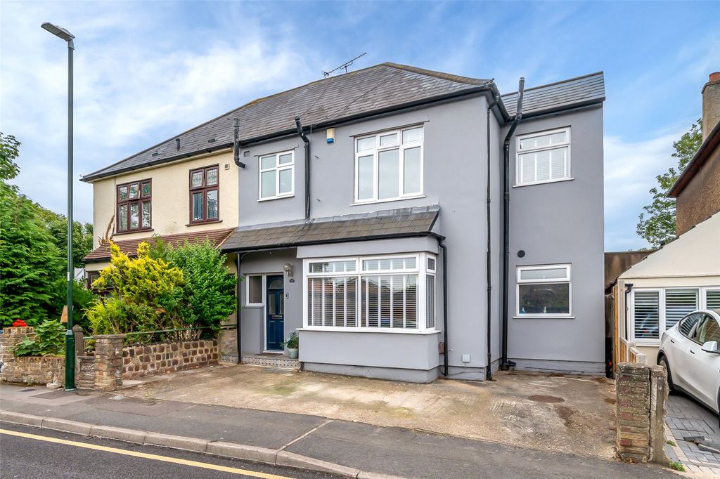 Property photo 1 of 18 External