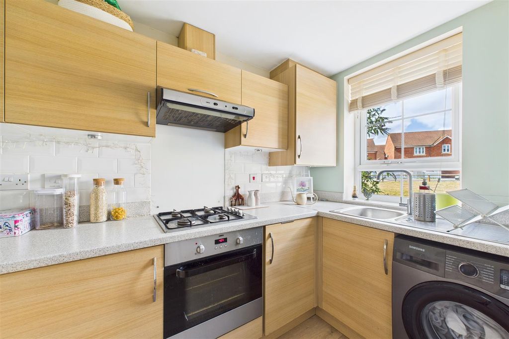 Property photo 3 of 15 Kitchen