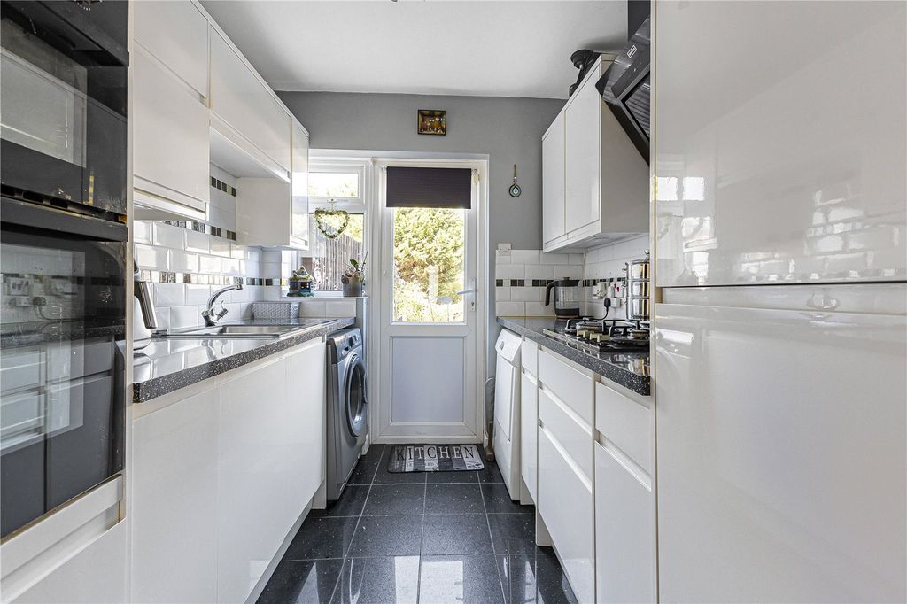 Property photo 3 of 19 Kitchen