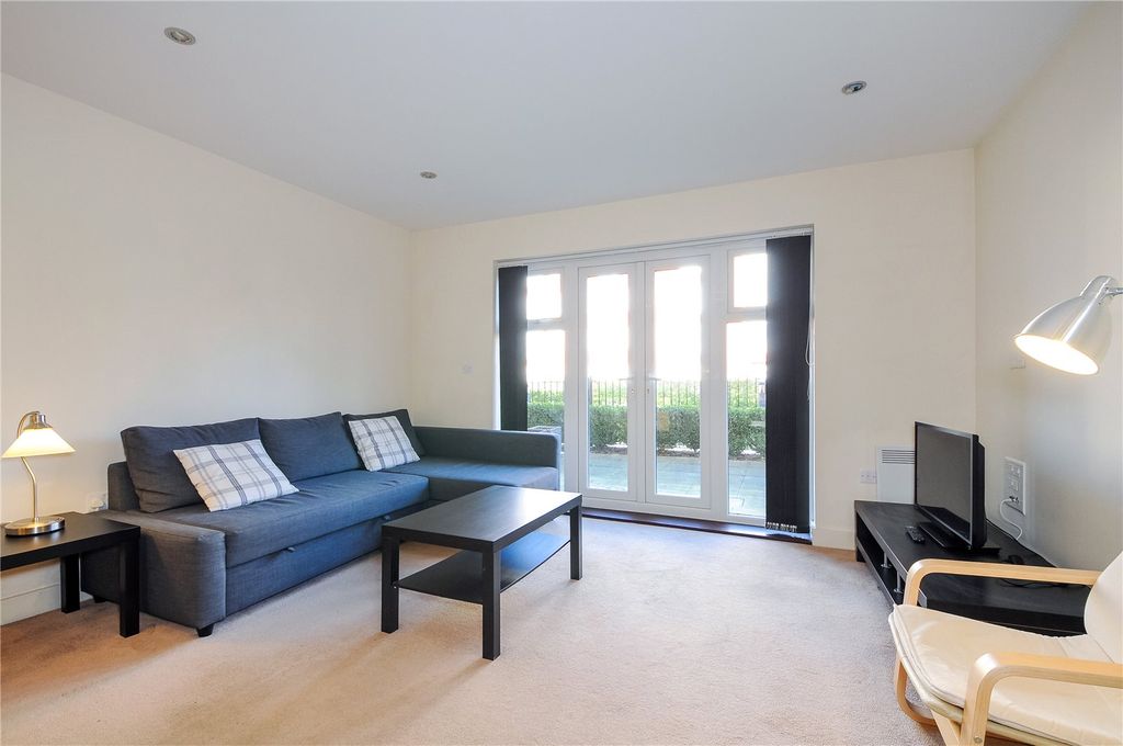 Property photo 1 of 8 Living Room