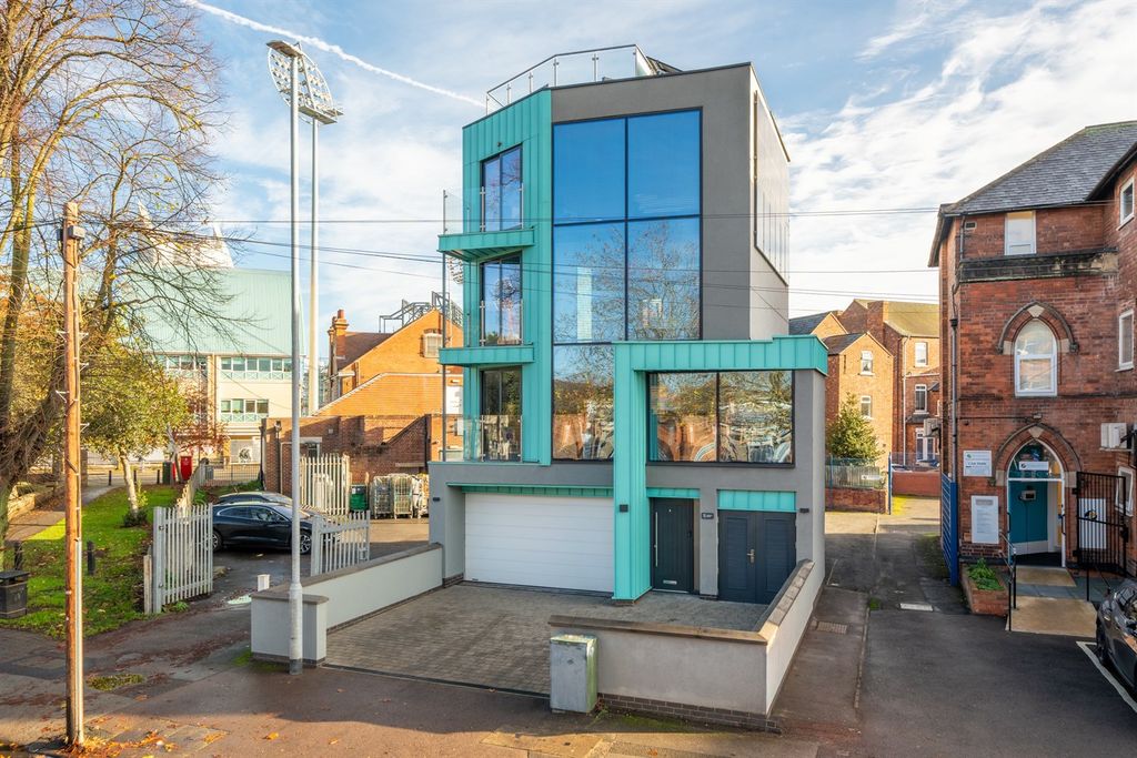 Property photo 1 of 26 (Main)