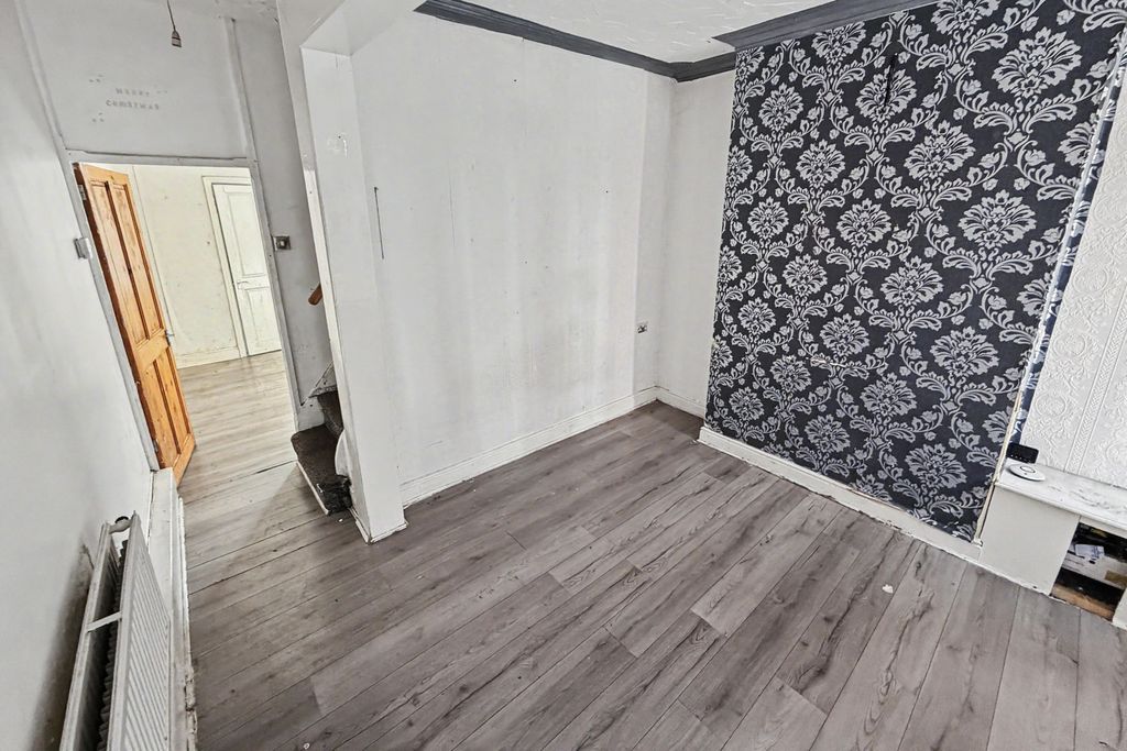 Property photo 2 of 9 21 Talbot Street, Middlesbrough, Ts1 3Ep