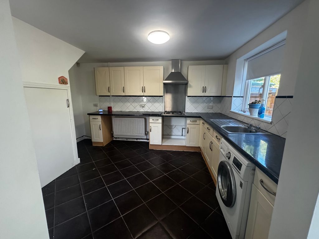 Property photo 3 of 8 Kitchen