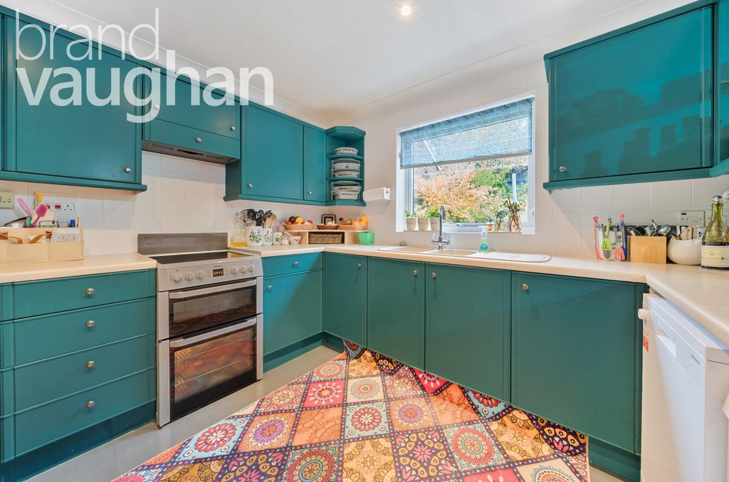 Property photo 1 of 11 Kitchen