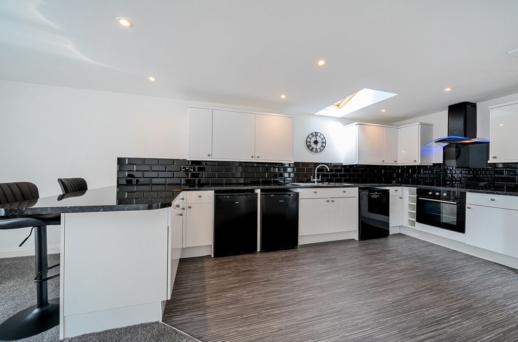 Property photo 3 of 23 3 - 11-681A5E50A8397-...