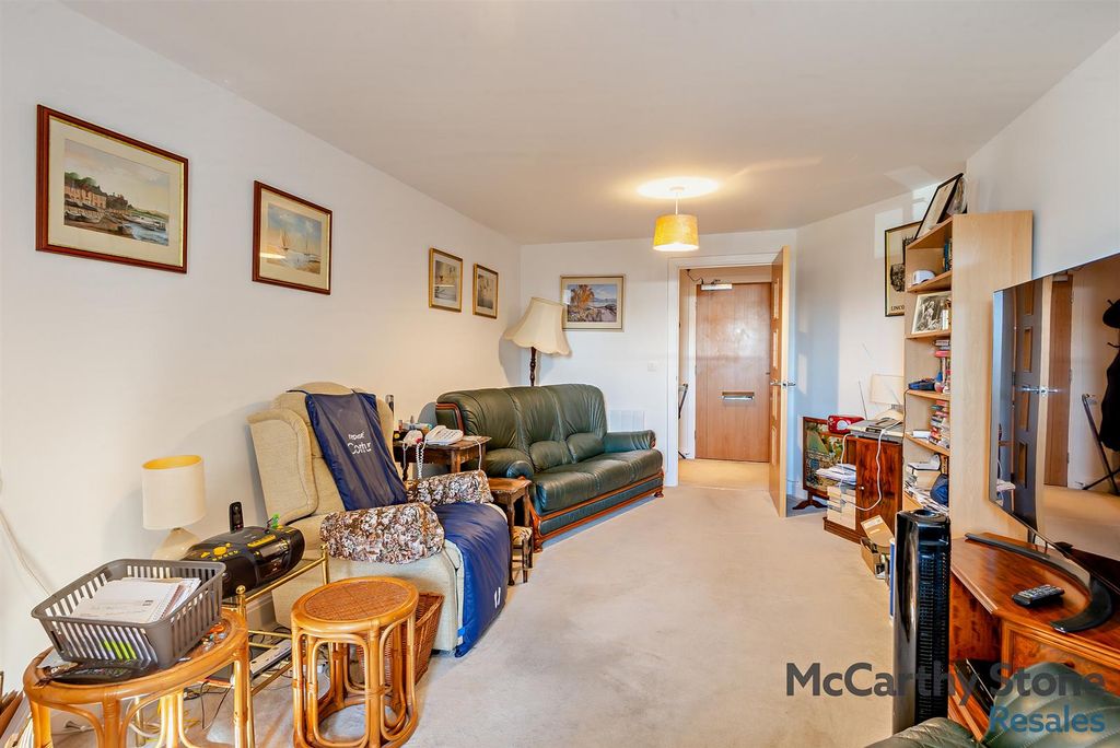 Property photo 3 of 15 8665738-Interior02-800.Jpg