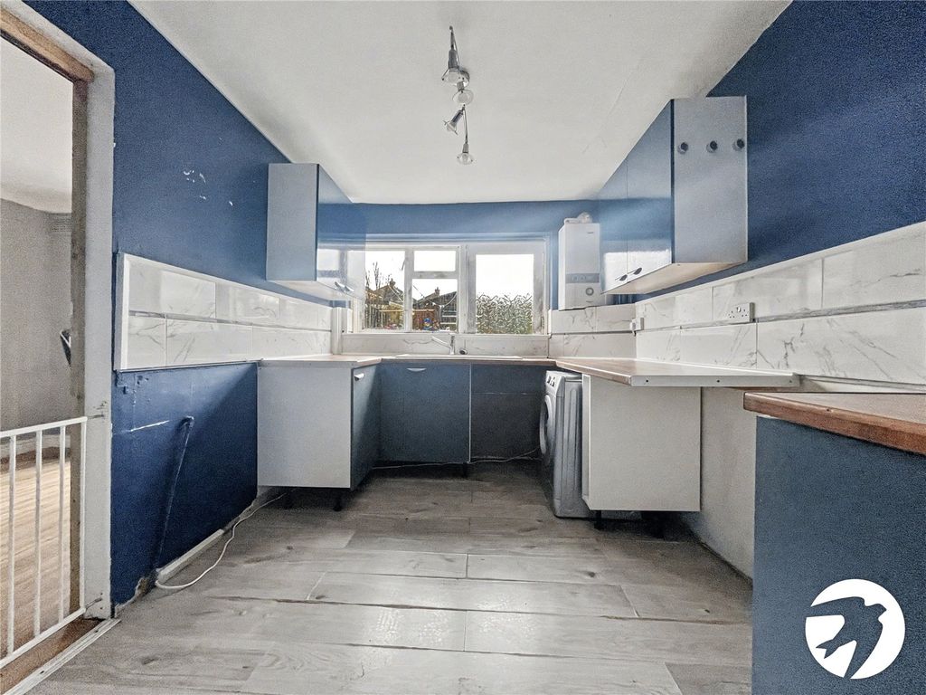 Property photo 2 of 9 Picture No. 18