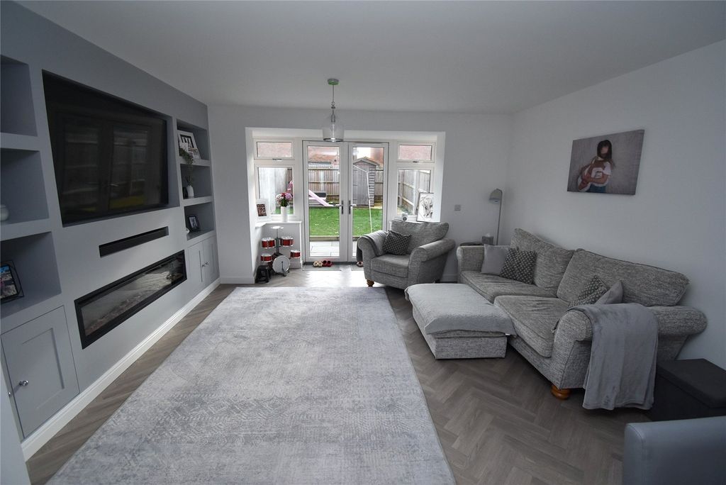 Property photo 2 of 15 Picture No. 14