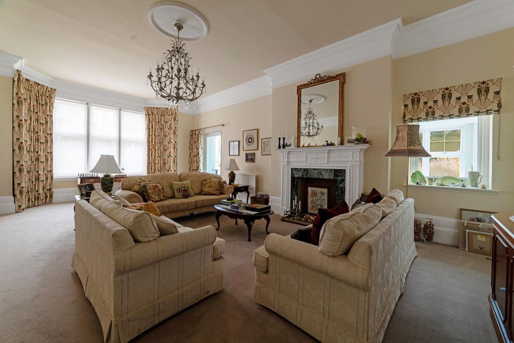 Property photo 3 of 25