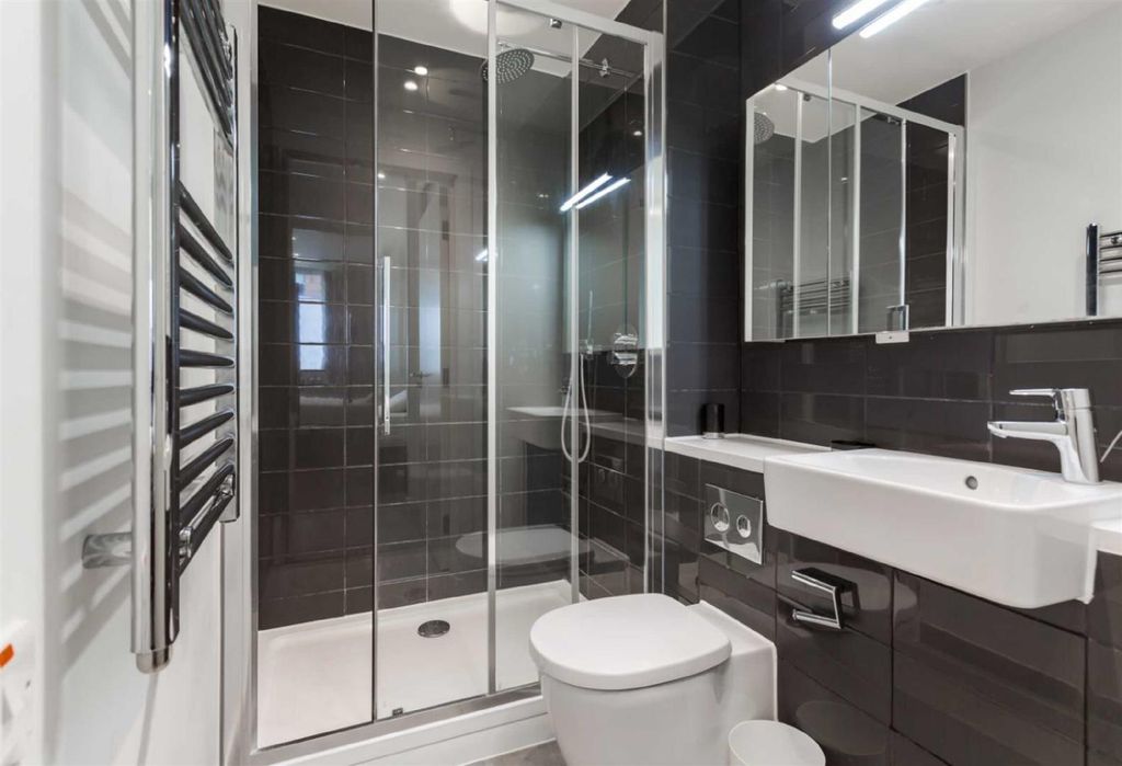 Property photo 3 of 10 Property-Photo-762