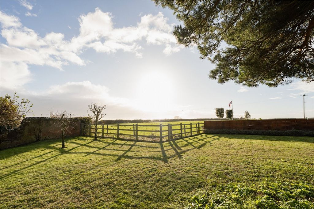 Property photo 3 of 20 Views