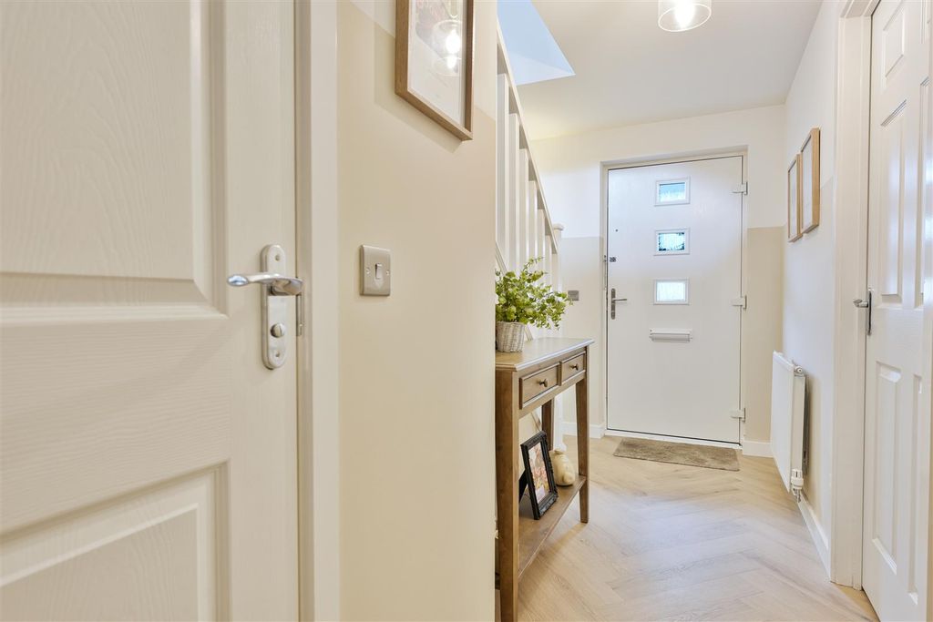Property photo 3 of 31