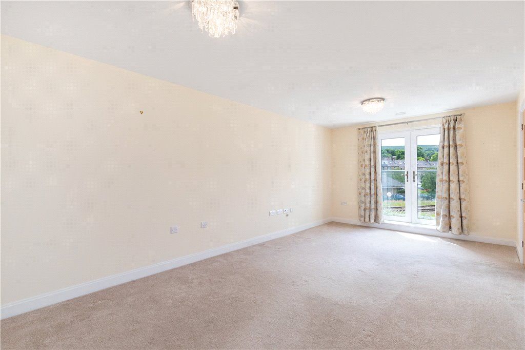 Property photo 3 of 11 Living Room
