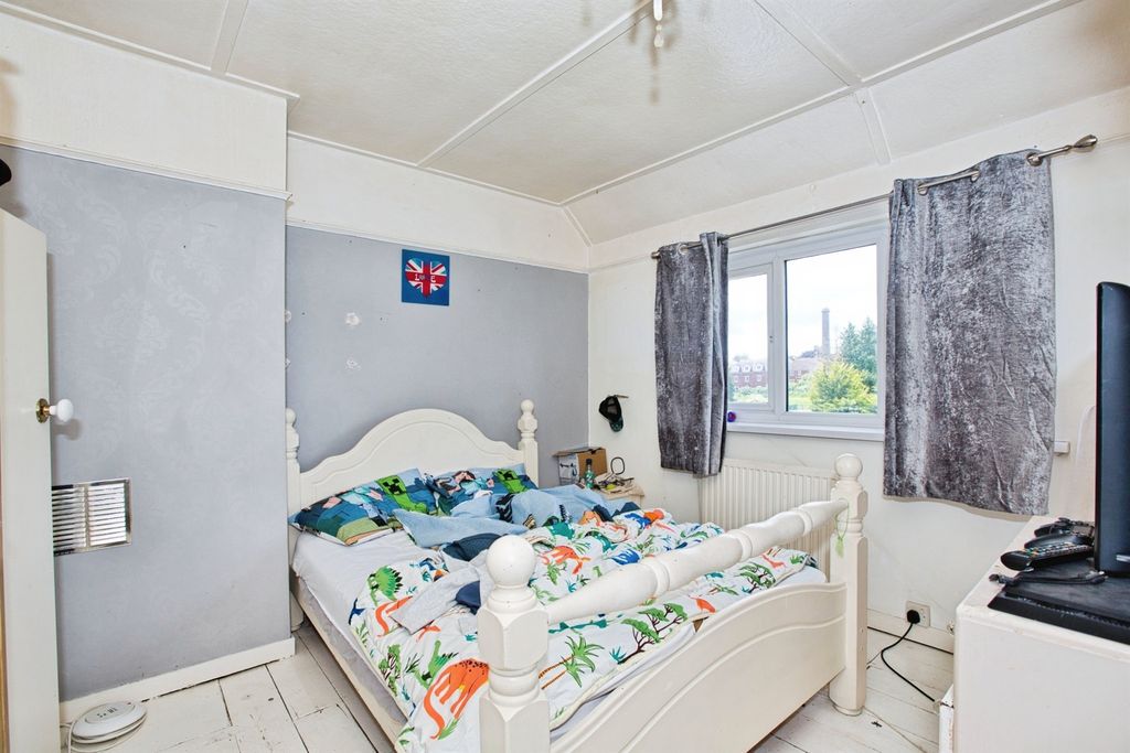 Property photo 3 of 12