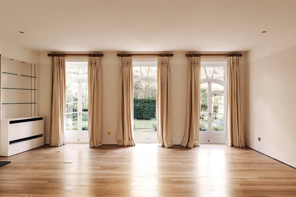 Property photo 3 of 26 Drawing Room