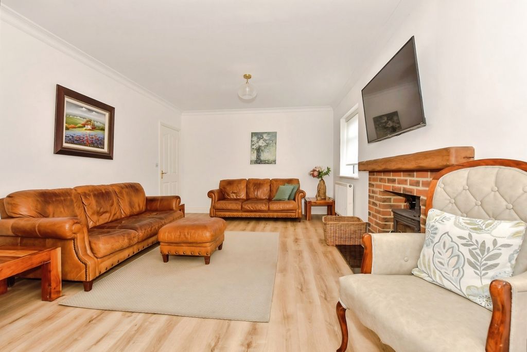 Property photo 3 of 13 Street Lounge Use