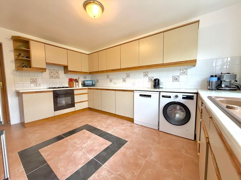 Property photo 3 of 21 Kitchen