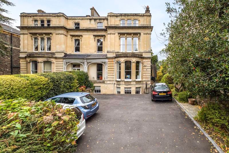 3 bed flat for sale Tyndall's Park