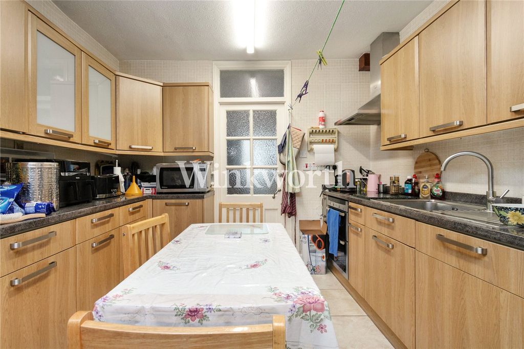 Property photo 3 of 16 Picture No. 12