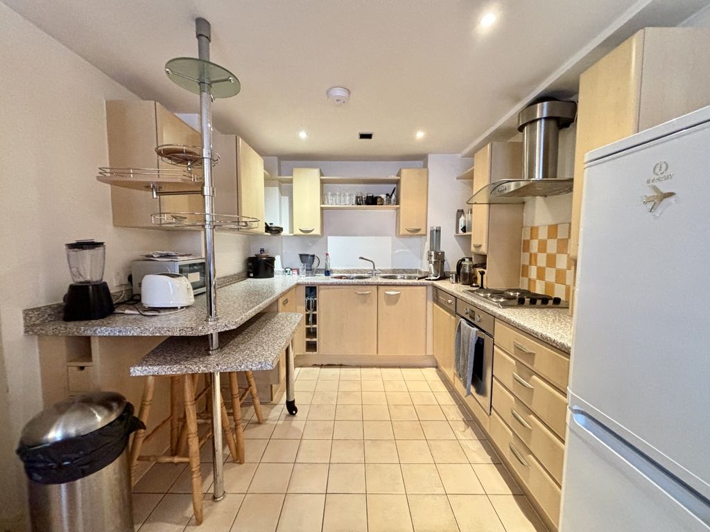 Property photo 2 of 11 Image00008