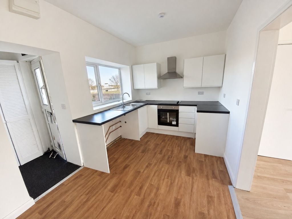 Property photo 2 of 9 Dining Kitchen