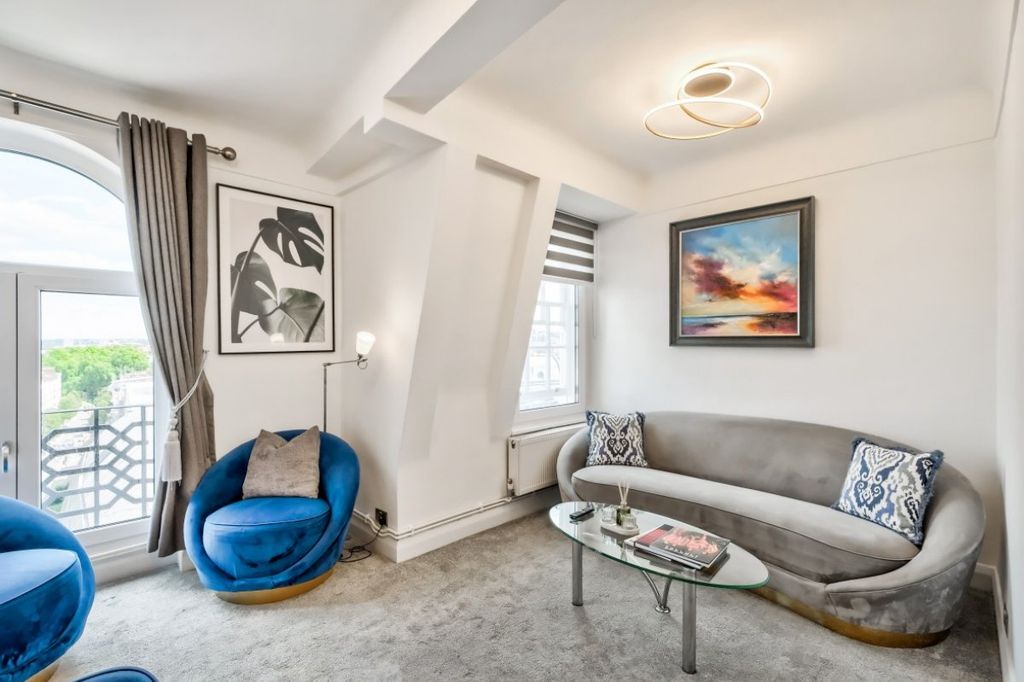 Property photo 2 of 31