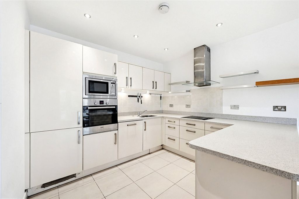 Property photo 3 of 13 Kitchen/Reception